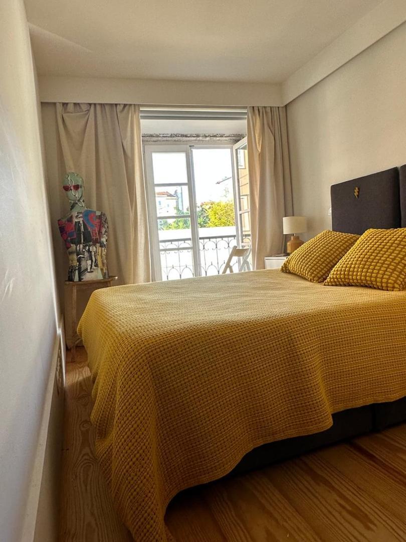 Cozy 1br, Private Terrace & Pool - Estrela | By Airnest Lisboa